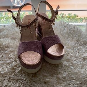 Women die 9 pink wedge with embellishments